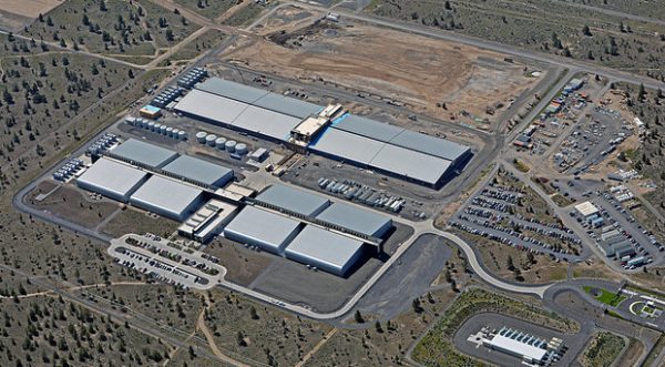 prineville_datacenters /posts/2016/08/2016-08-03-cycling-eastern-oregon-and-going-to-nates-wedding/images/prineville_datacenters-600x331.jpg